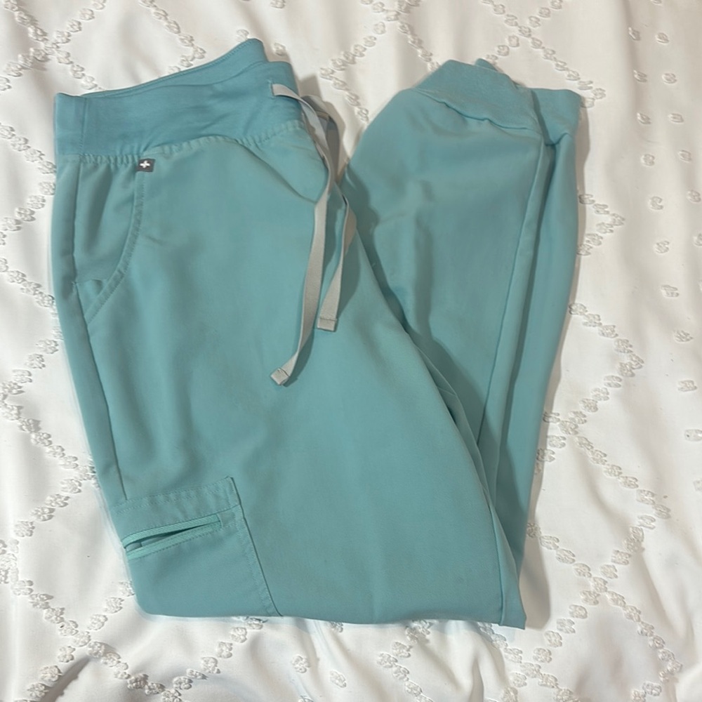 Figs Women's jogger scrub pants